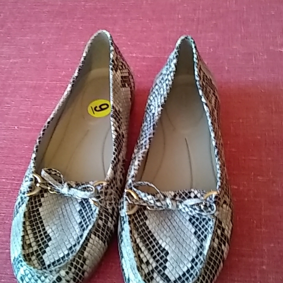 Easy Spirit Women's Snakeskin Loafers 9M - Picture 2 of 3